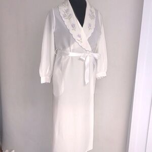 IRIS Luxury Embroidery Robe NWOT